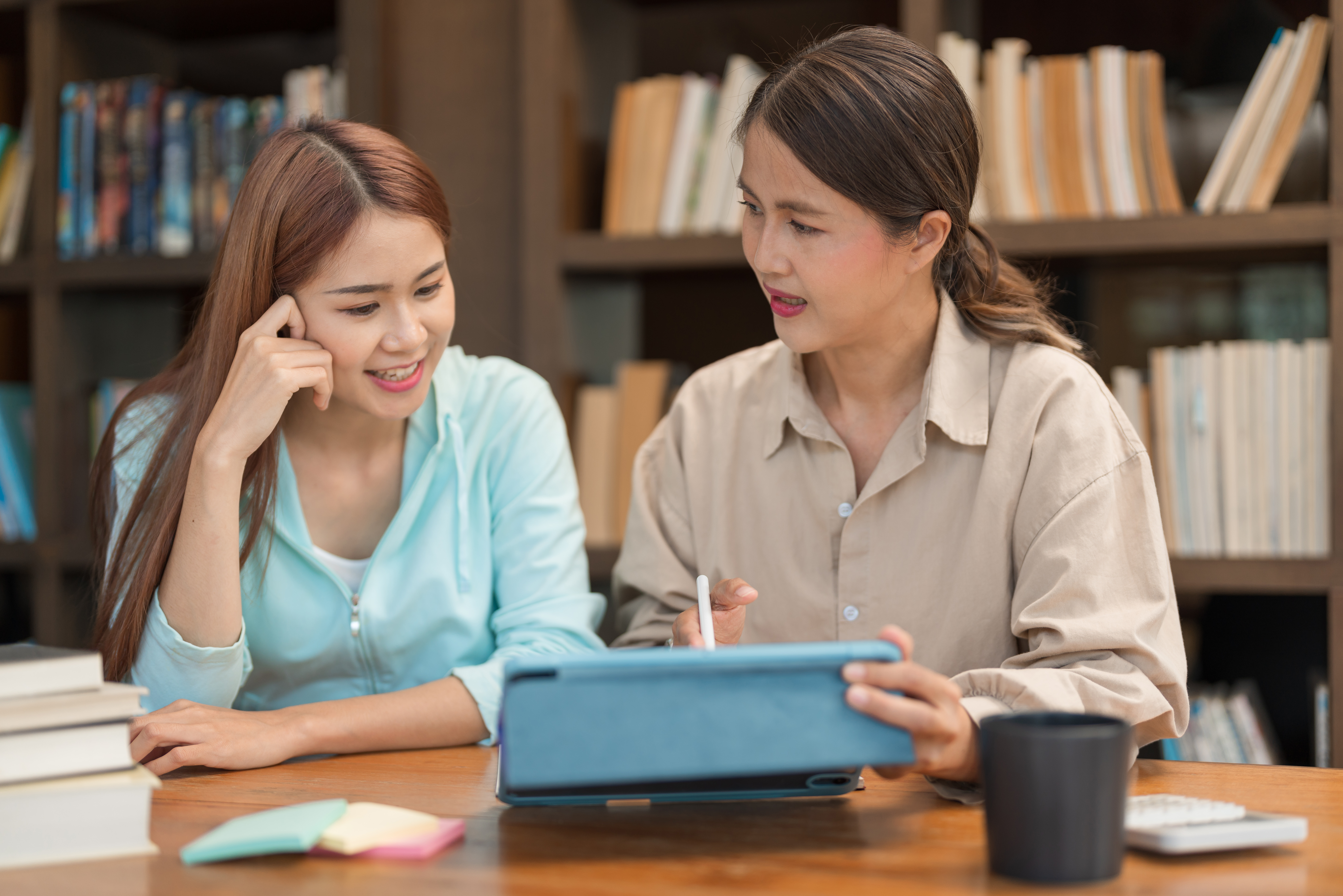 Mastering the Art of "Managing Up": Effective Communication with Your PhD Advisor for Success